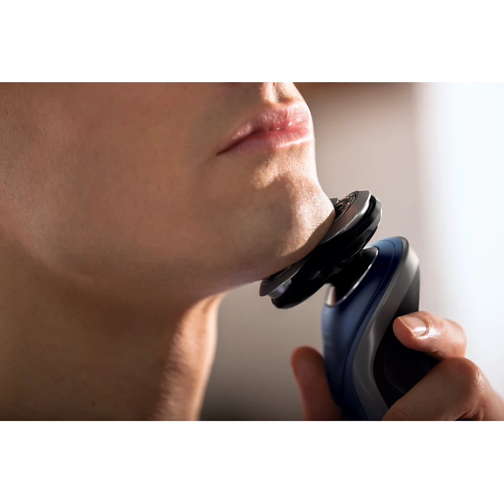 Shaver series 8000 Wet and dry electric shaver (S8950/90)