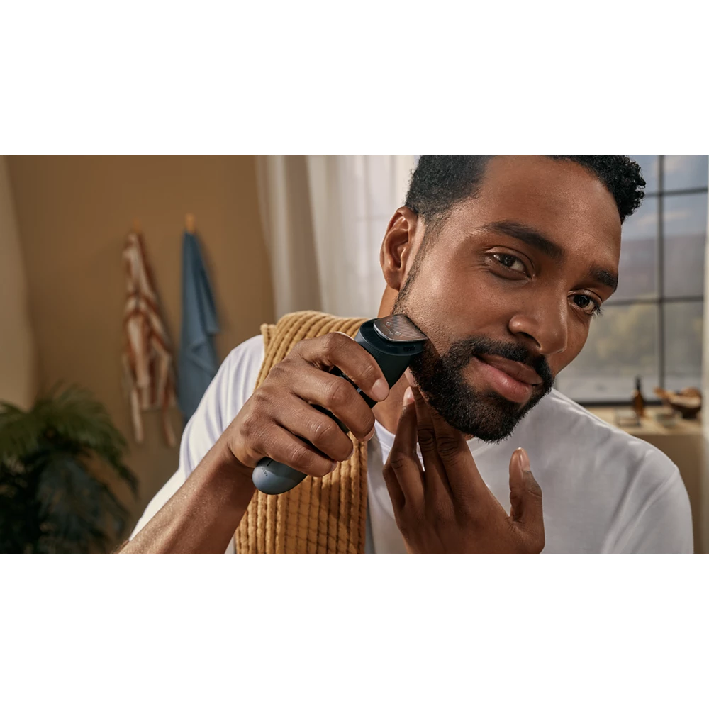 Norelco Beard Trimmer 7000 Series Beard styling with hair collector (BT7670/40)