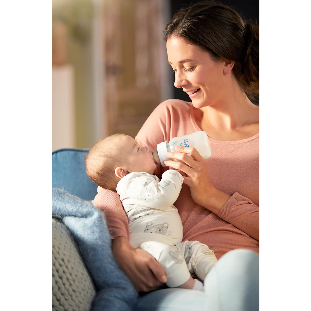 Avent Anti-colic bottle with AirFree vent (SCY703/02)
