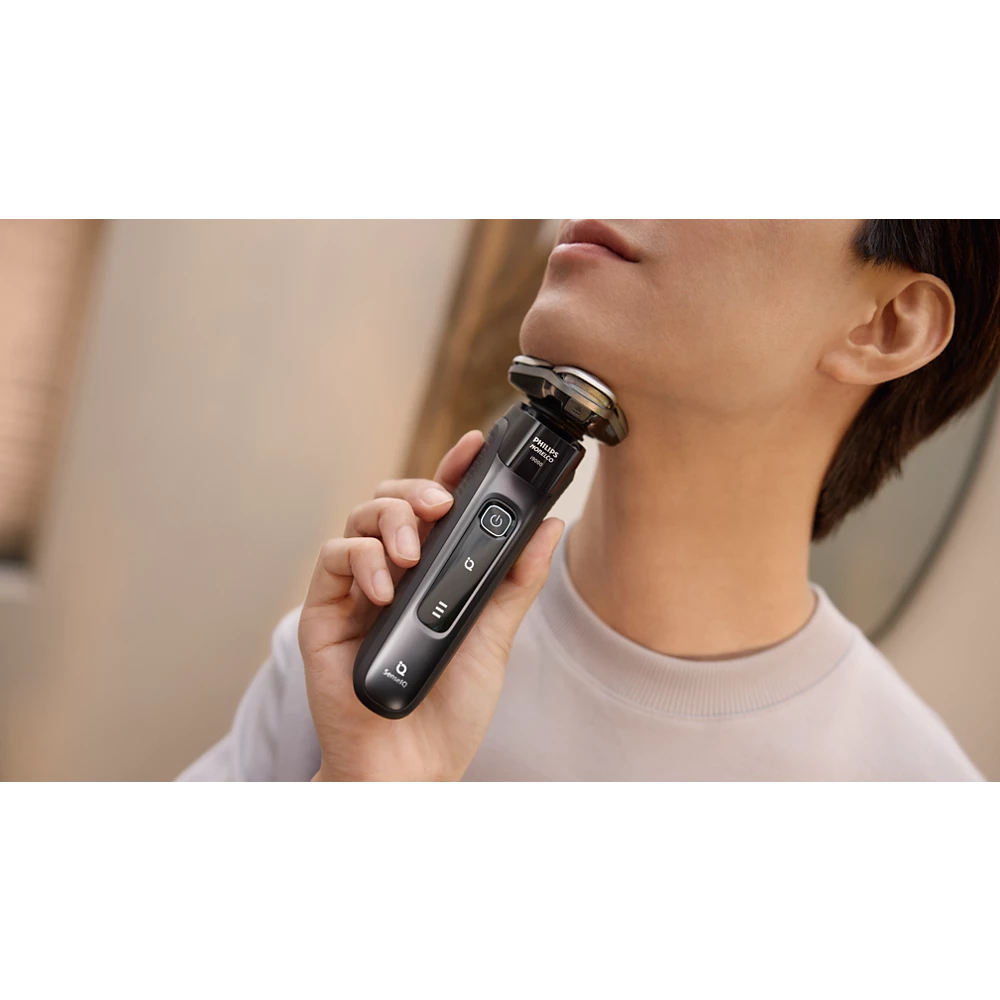 Norelco i9000 Wet&amp;Dry Electric Shaver with SenseIQ (X9000/90)