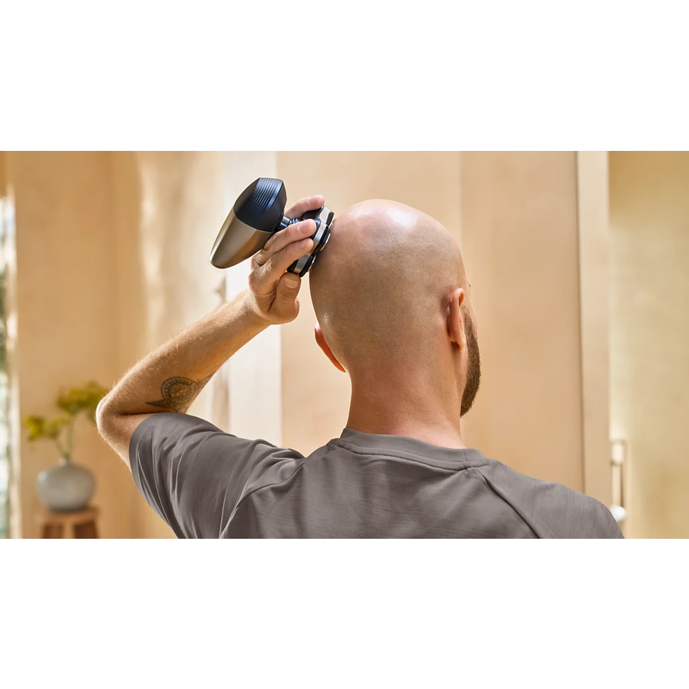 Norelco Head Shaver Pro 9000 Series Premium shaver with deluxe accessories (HS9980/40)