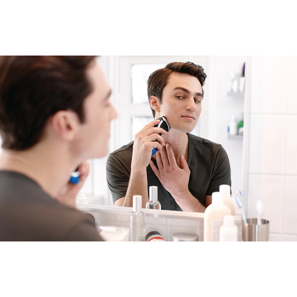 Norelco Shaver 4500 Wet &amp; dry electric shaver Series 4000 (AT830/41)