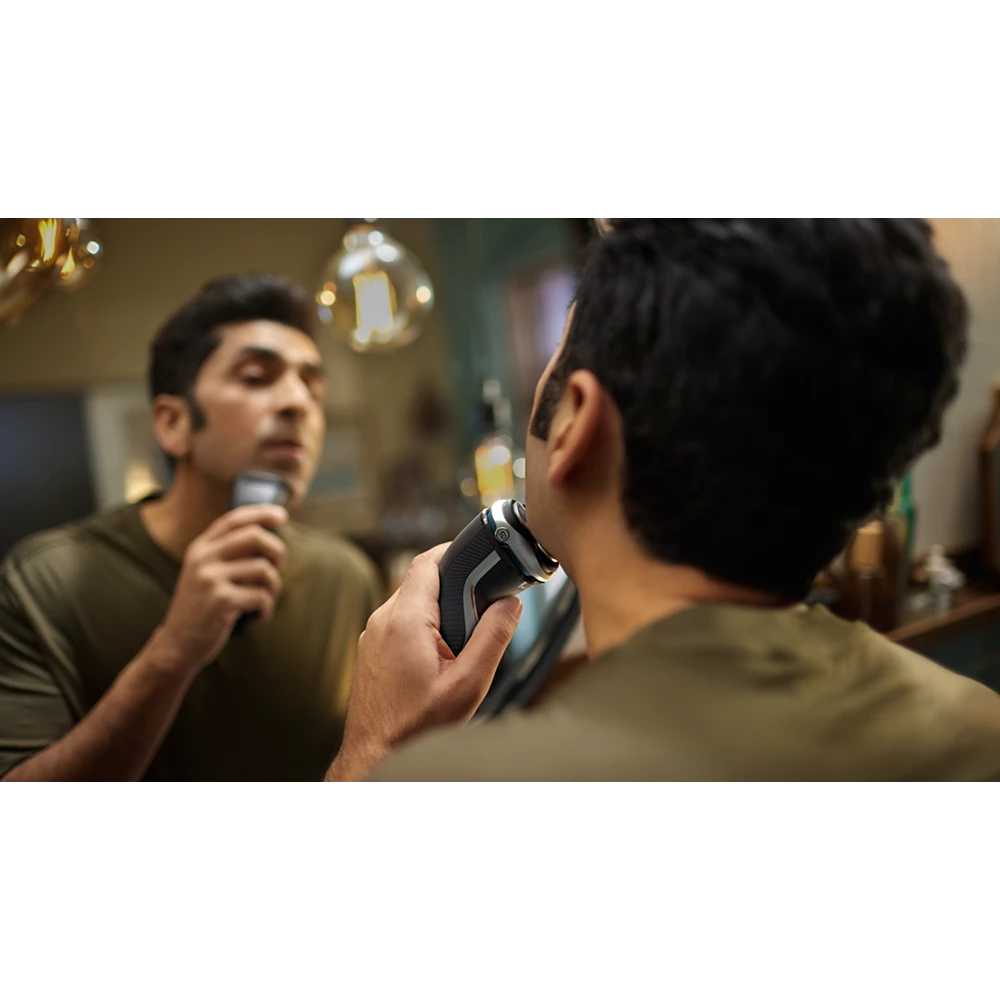 Norelco Shaver 3900 Wet &amp; Dry Electric Shaver (S3341/92)