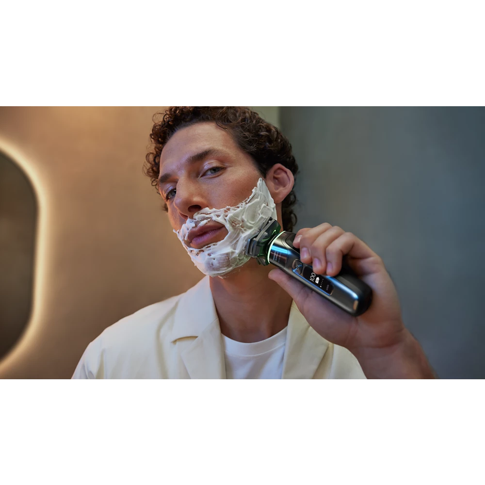 Norelco Shaver 9800 Wet &amp; Dry electric shaver with SenseIQ (S9987/85)
