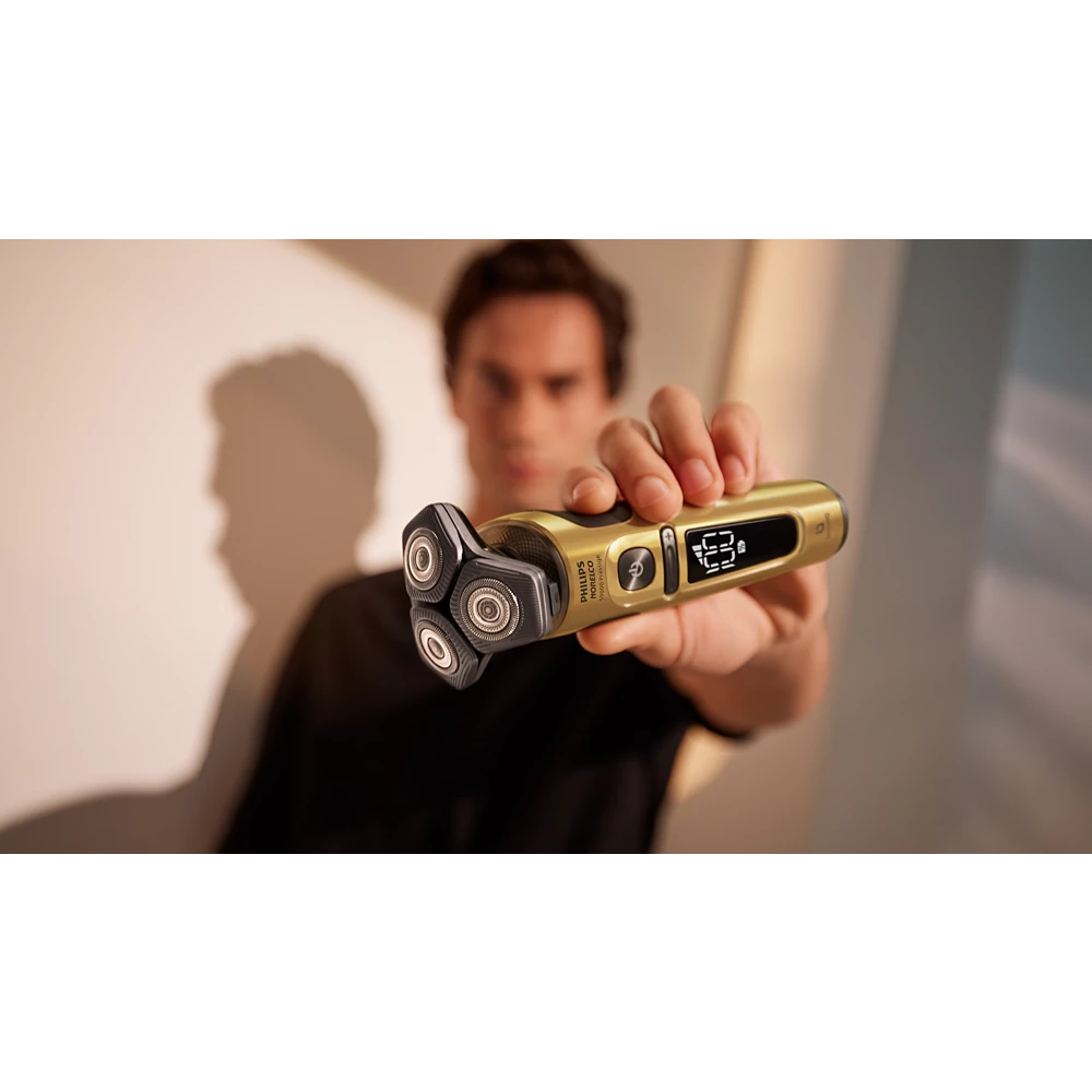 Norelco Shaver S9000 Prestige Wet &amp; Dry Electric shaver with SenseIQ (SP9888/83)