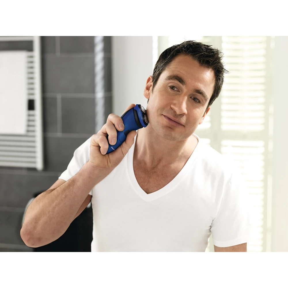Norelco dry electric razor (PT725/41)