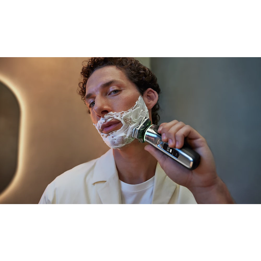 Norelco Shaver Series 9000 Wet &amp; Dry Electric shaver with SenseIQ (S9985/84)