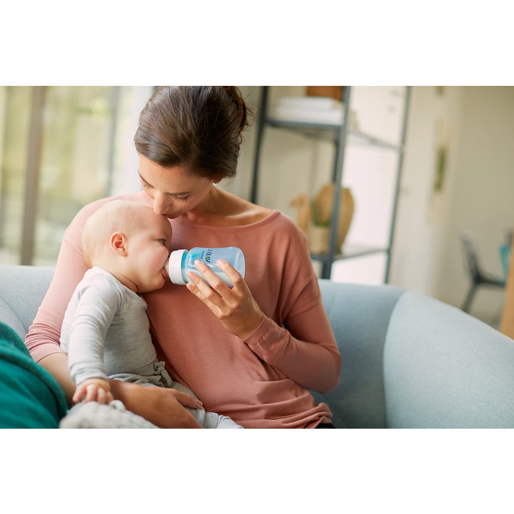 Avent Anti-colic bottle with AirFree vent (SCY703/24)