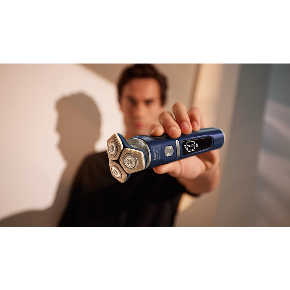 Norelco Limited Edition S9000 Prestige Wet &amp; Dry Electric shaver with SenseIQ (SP9886/89)