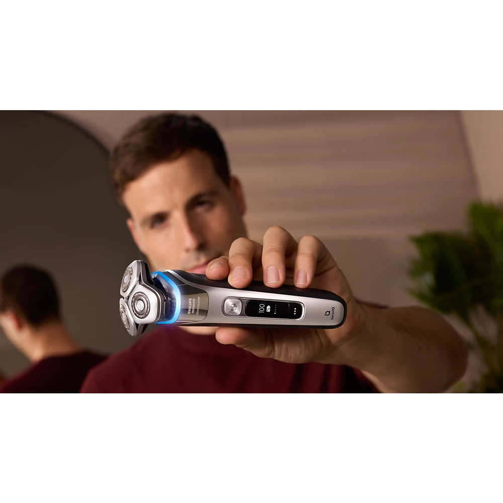 Norelco i9000 Prestige Wet&amp;Dry Electric Shaver with SenseIQ (XP9204/85)