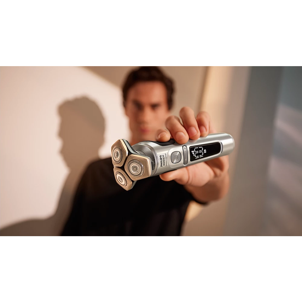 Norelco Shaver S9000 Prestige Wet &amp; Dry Electric shaver with SenseIQ (SP9841/84)