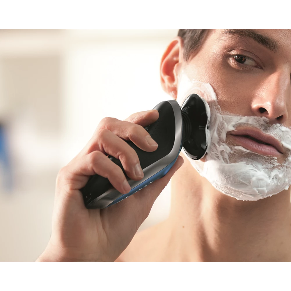 Shaver series 8000 Wet and dry electric shaver (S8950/90)