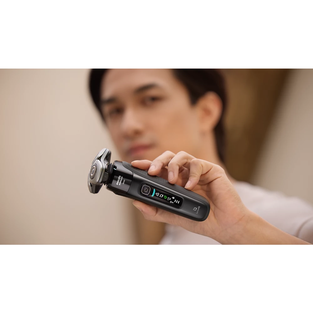 Norelco i9000 Wet&amp;Dry Electric Shaver with SenseIQ (X9000/90)