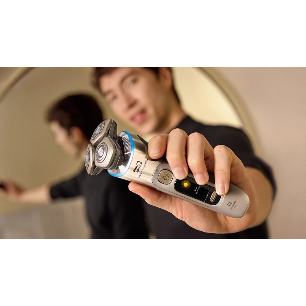Norelco i9000 Prestige Ultra Wet&amp;Dry Electric Shaver with SenseIQ Pro (XP9403/88)